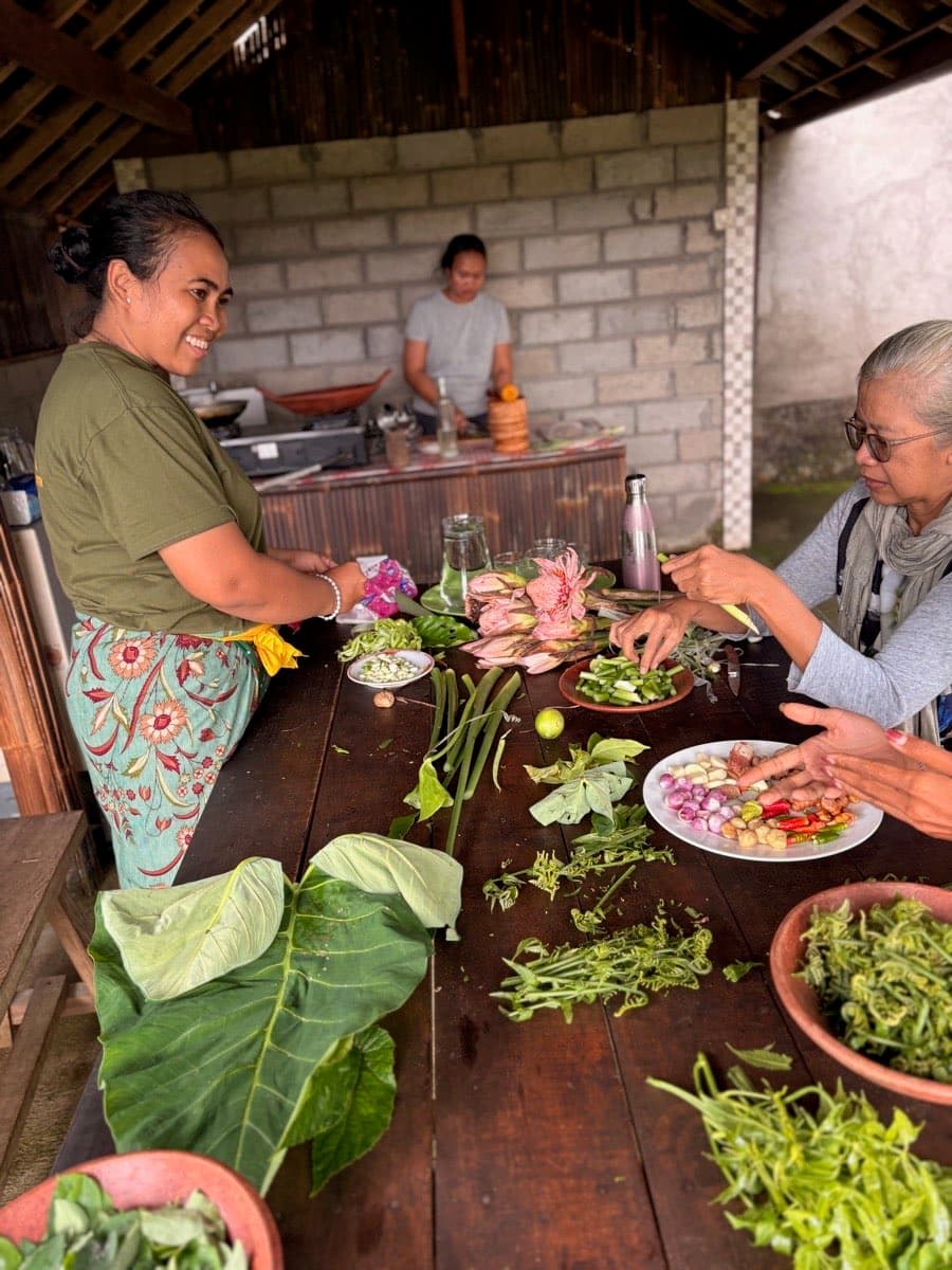 Made teaching guests to prepare foraged ingredients